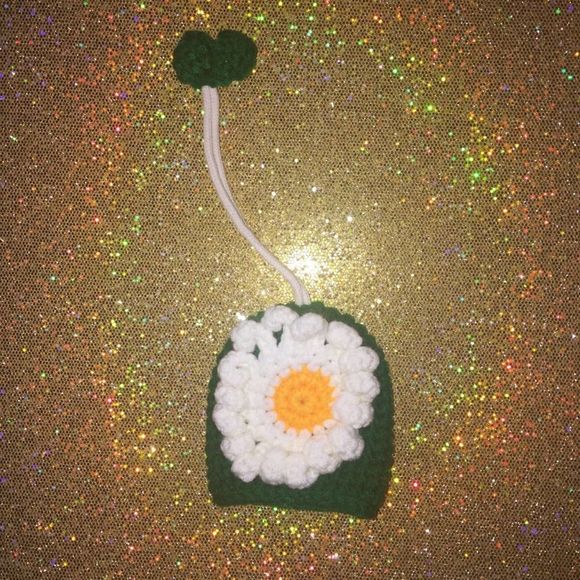 Dolls Kill Daisy From The Garden Knit Key Cover - Picture 4 of 5